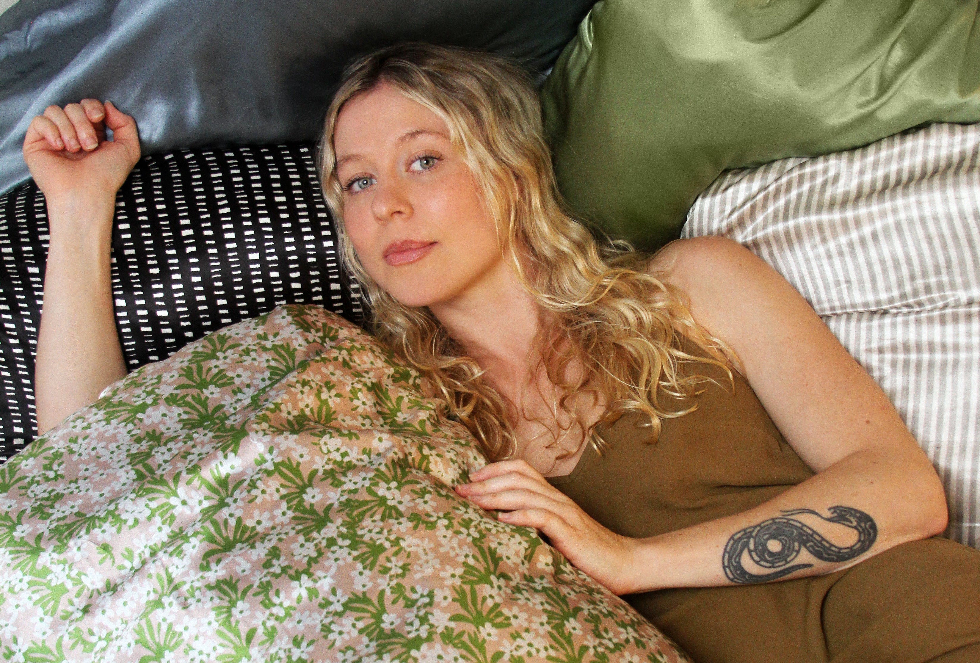 LATRAVLA Model with the PillowWraps