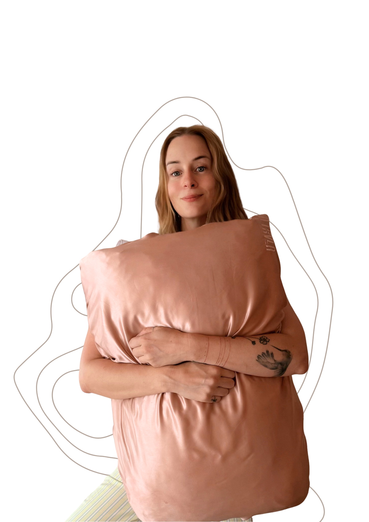 Founder of LATRAVLA Jamie Louise wearing the PillowWrap