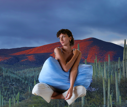 model with latravla aero pillowwrap
